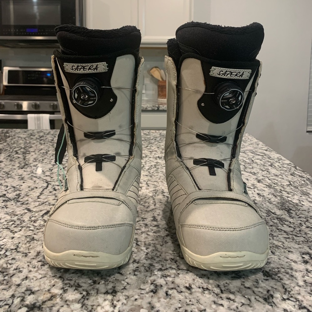 Sapera Brand snowboarding boots